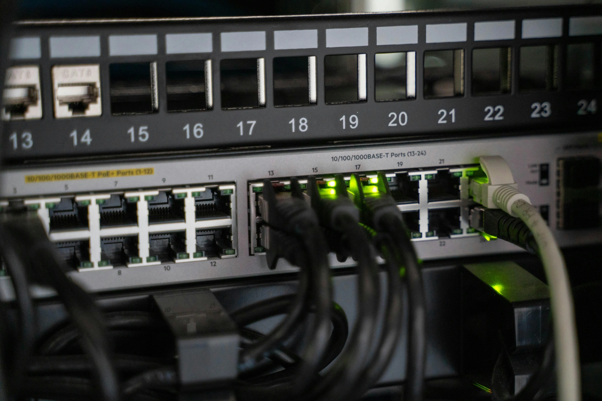 Ethical Hacker Cyber Security - Server network infrastructure array visualization